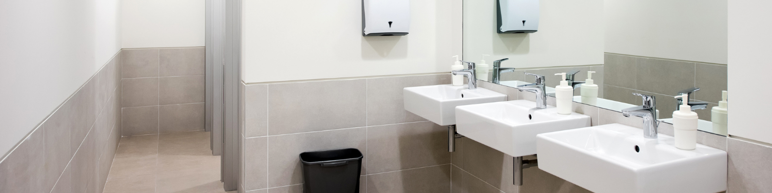 clean business bathrooms